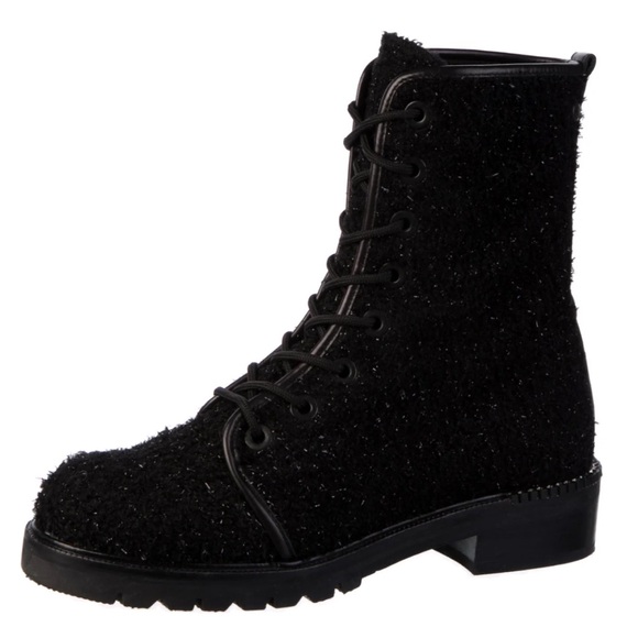 🚨SEND OFFERS🚨 Stuart Weitzman Black Textured Lace-Up Boots - Picture 1 of 5